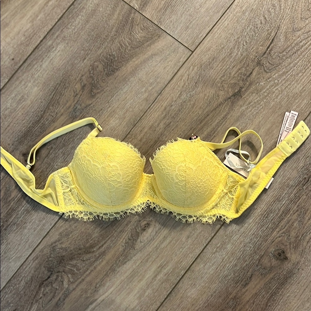 Victoria's Secret Sunny Lace Bra
